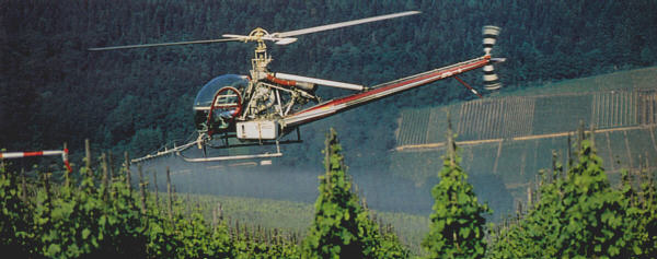 Hiller UH-12E im Sprüheinsatz